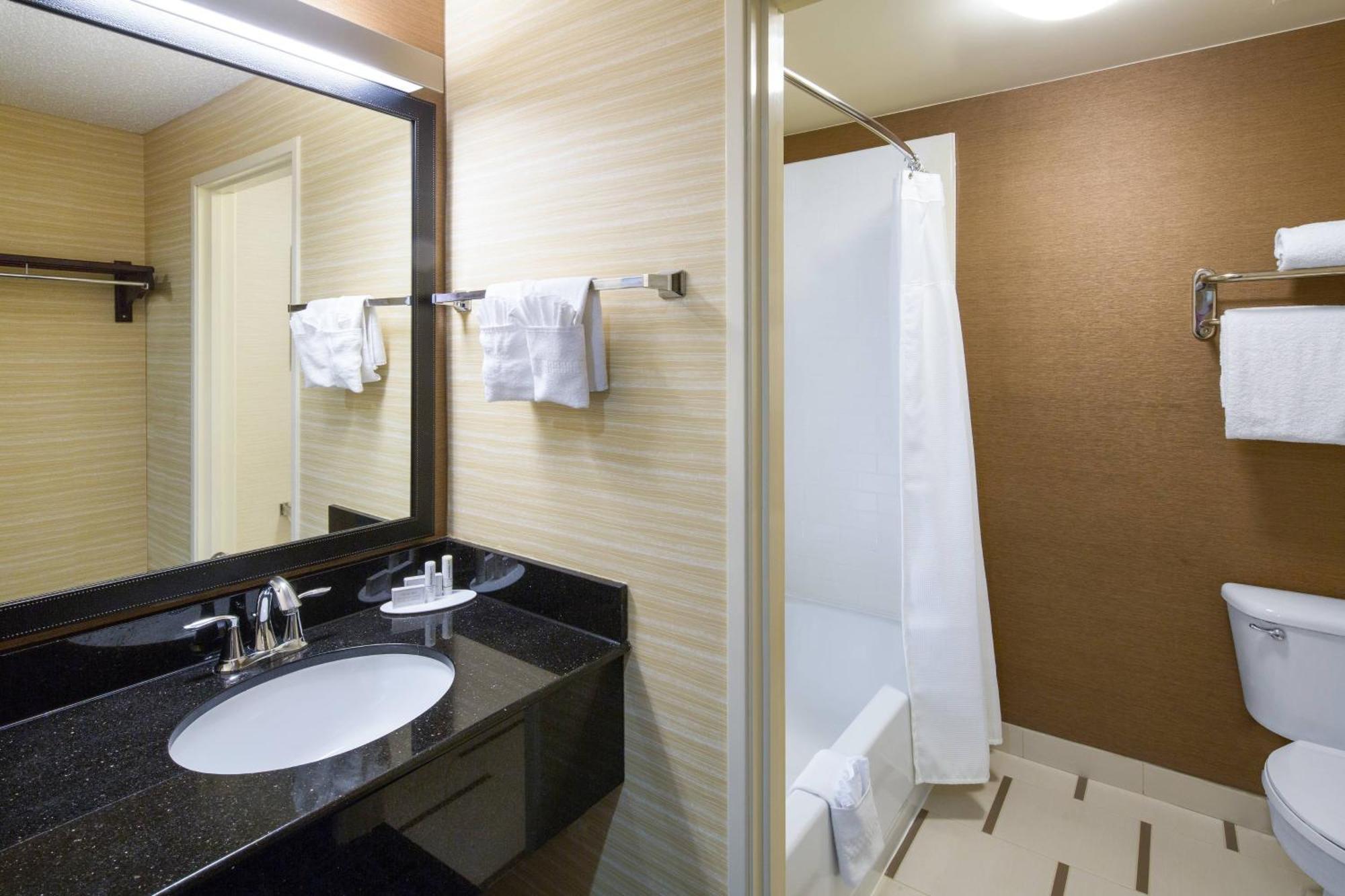 Fairfield Inn & Suites By Marriott San Antonio Airport/North Star Mall Exterior photo