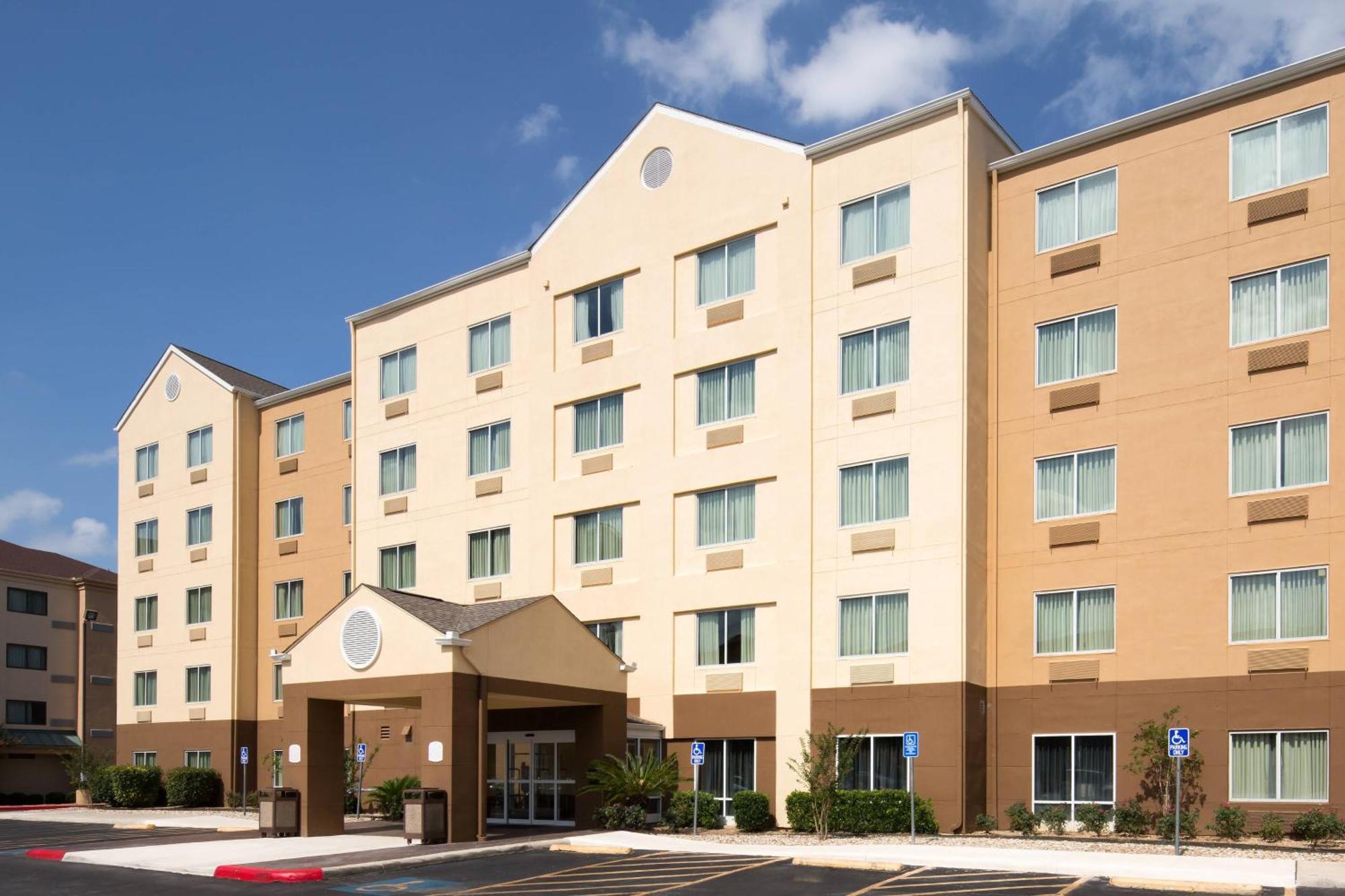 Fairfield Inn & Suites By Marriott San Antonio Airport/North Star Mall Exterior photo