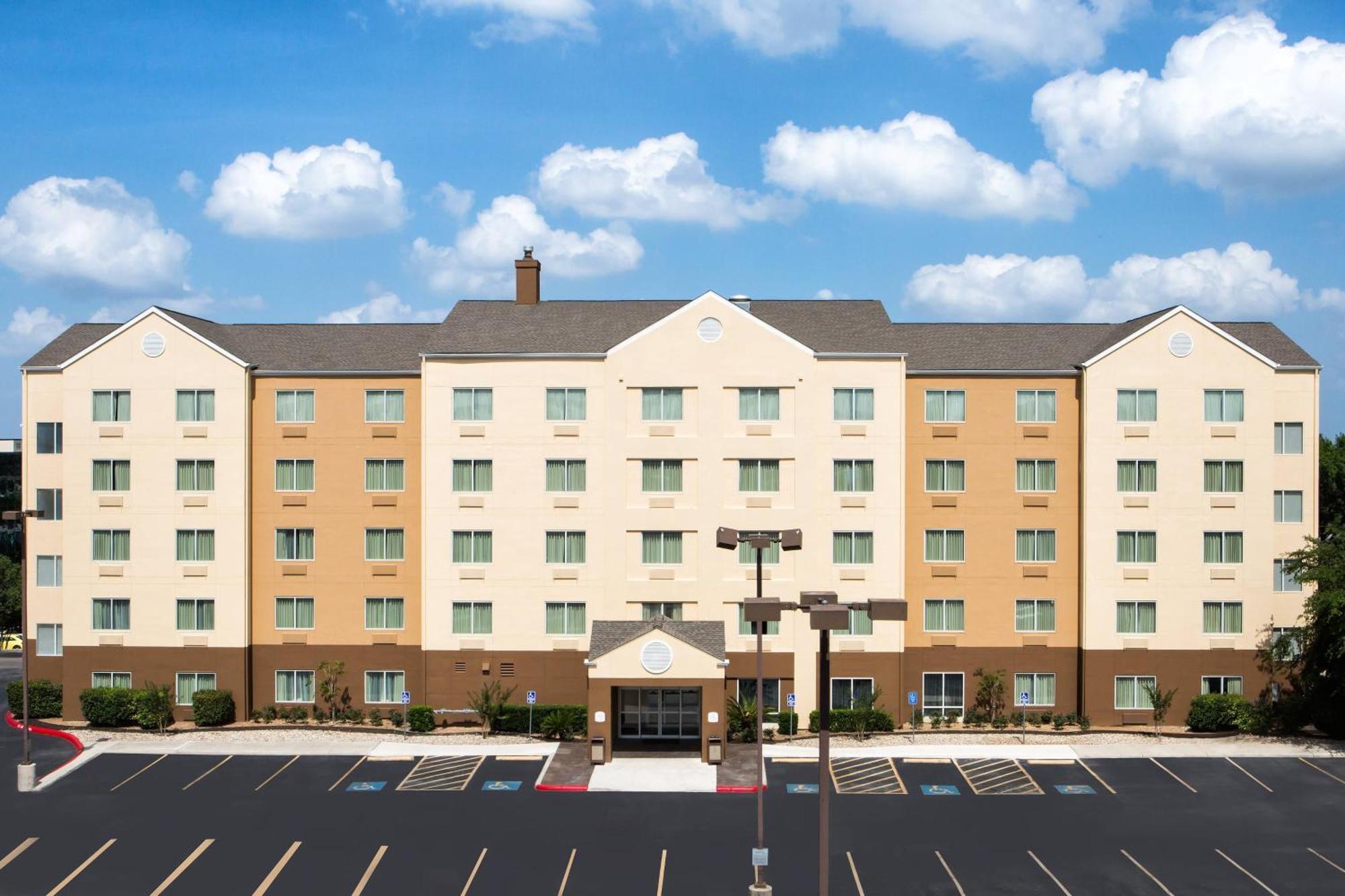 Fairfield Inn & Suites By Marriott San Antonio Airport/North Star Mall Exterior photo