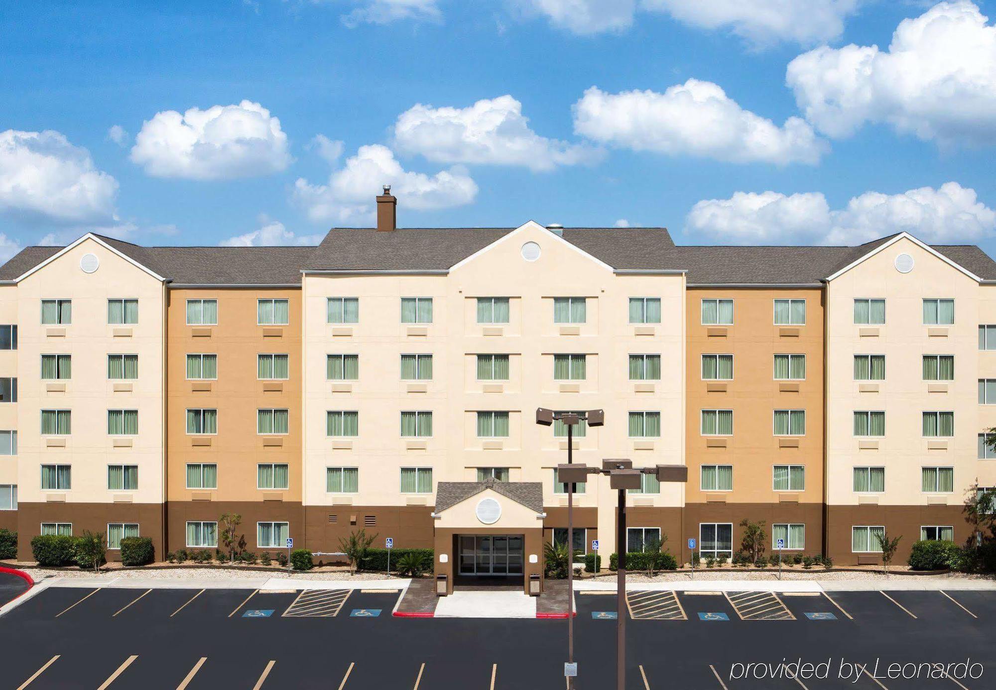 Fairfield Inn & Suites By Marriott San Antonio Airport/North Star Mall Exterior photo